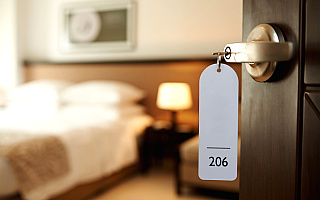 Spadek zainteresowania usługami hoteli. Branża cierpi przez inflację Spadek zainteresowania usługami hoteli. Branża cierpi przez inflację